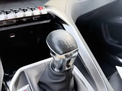 Photo 63 Peugeot 3008  PureTech 130ch S&S BVM6