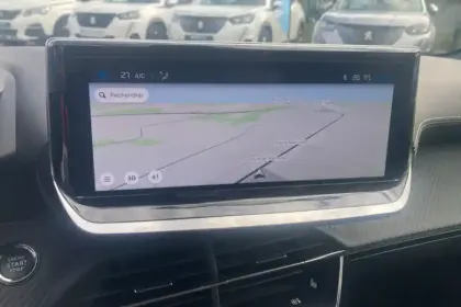 Photo 14 Peugeot 208  Hybrid 136 e-DCS6