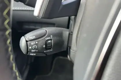 Photo 65 Peugeot 208  Hybrid 136 e-DCS6