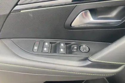 Photo 18 Peugeot 208  Hybrid 136 e-DCS6