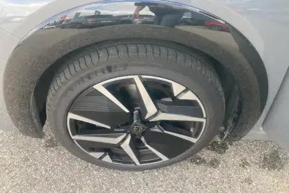 Photo 11 Peugeot 208  Hybrid 136 e-DCS6