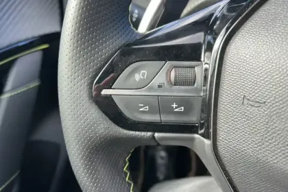 Photo 64 Peugeot 208  Hybrid 136 e-DCS6