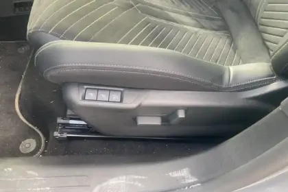 Photo 19 Peugeot 208  Hybrid 136 e-DCS6