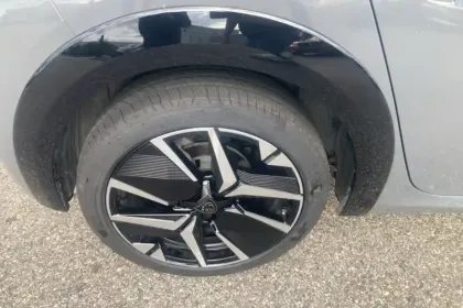 Photo 13 Peugeot 208  Hybrid 136 e-DCS6