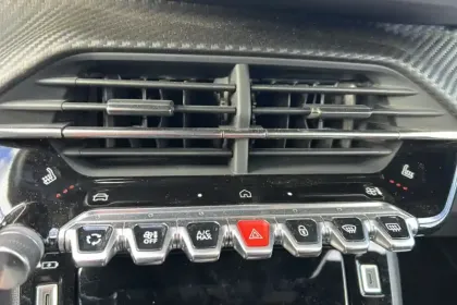 Photo 67 Peugeot 208  Hybrid 136 e-DCS6