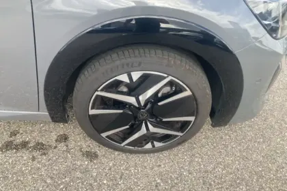 Photo 12 Peugeot 208  Hybrid 136 e-DCS6