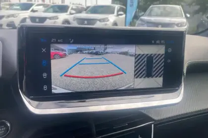 Photo 20 Peugeot 208  Hybrid 136 e-DCS6