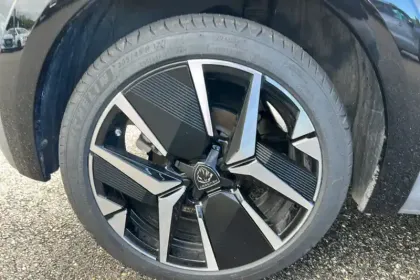 Photo 60 Peugeot 208  Hybrid 136 e-DCS6