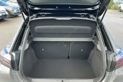 Photo 54 Peugeot 208  Hybrid 136 e-DCS6