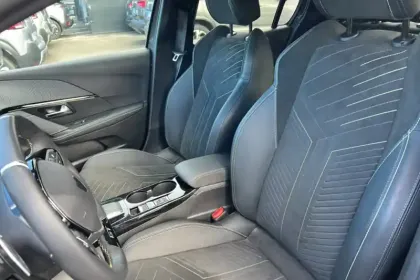 Photo 55 Peugeot 208  Hybrid 136 e-DCS6