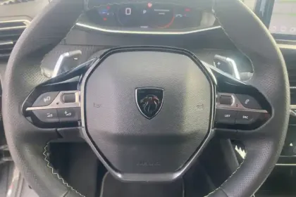 Photo 15 Peugeot 208  Hybrid 136 e-DCS6