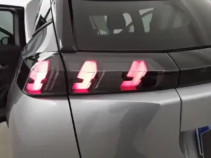 Photo 16 Peugeot 2008  PureTech 100 S&S BVM6