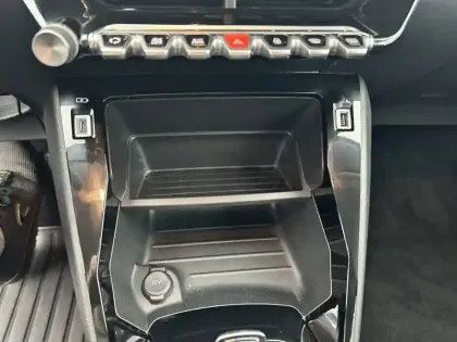 Photo 22 Peugeot 208  Electrique 50 kWh 136ch