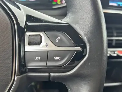 Photo 21 Peugeot 208  Electrique 50 kWh 136ch