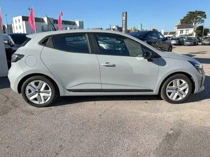 Photo 21 Renault Clio  E-Tech full hybrid 145 ch GSR2