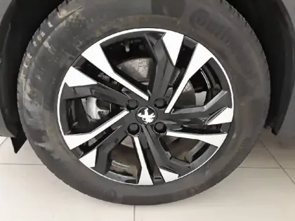 Photo 12 Peugeot 2008  Moteur électrique 136 ch