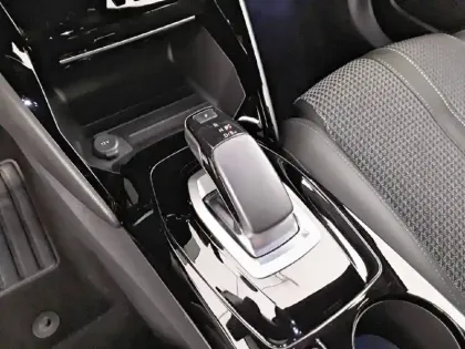 Photo 13 Peugeot 2008  Moteur électrique 136 ch