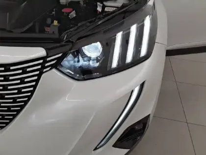 Photo 15 Peugeot 2008  Moteur électrique 136 ch