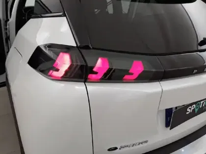 Photo 16 Peugeot 2008  Moteur électrique 136 ch