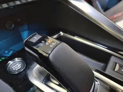 Photo 13 Peugeot 3008  Hybrid 225 e-EAT8