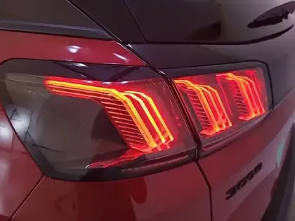 Photo 16 Peugeot 3008  Hybrid 225 e-EAT8