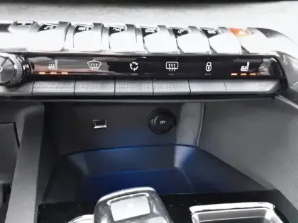 Photo 27 Peugeot 3008  Hybrid 225 e-EAT8