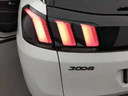 Photo 16 Peugeot 3008  Hybrid 225 e-EAT8