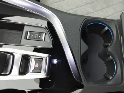 Photo 26 Peugeot 3008  Hybrid 225 e-EAT8