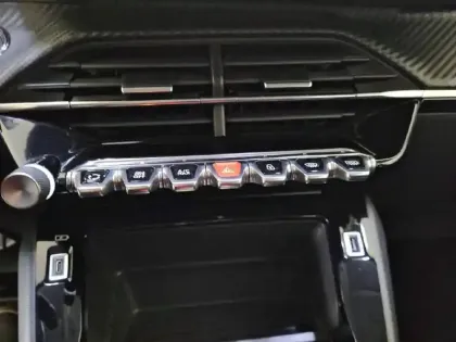 Photo 11 Peugeot 208  ELECTRIQUE 50 KWH 136