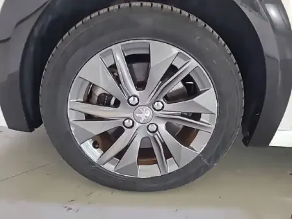 Photo 46 Peugeot 208  ELECTRIQUE 50 KWH 136