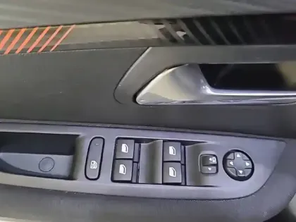 Photo 64 Peugeot 208  ELECTRIQUE 50 KWH 136