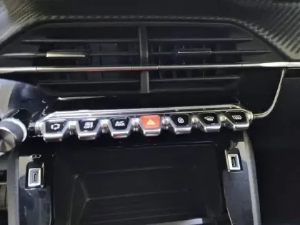 Photo 58 Peugeot 208  ELECTRIQUE 50 KWH 136