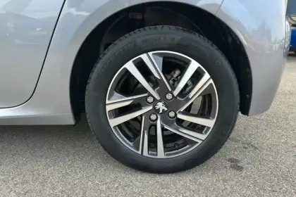 Photo 24 Peugeot 208  PureTech 100 S&S BVM6