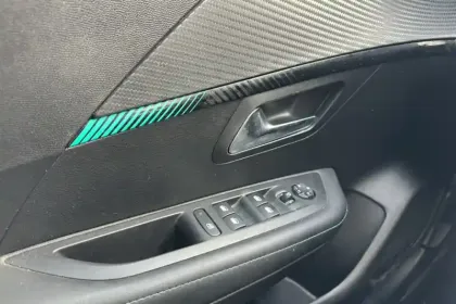 Photo 20 Peugeot 208  PureTech 100 S&S BVM6