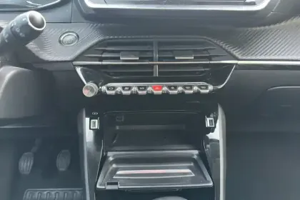 Photo 17 Peugeot 208  PureTech 100 S&S BVM6