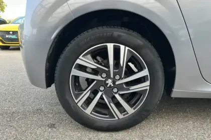 Photo 27 Peugeot 208  PureTech 100 S&S BVM6