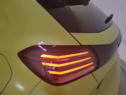 Photo 16 Peugeot 208  Hybrid 100 e-DCS6