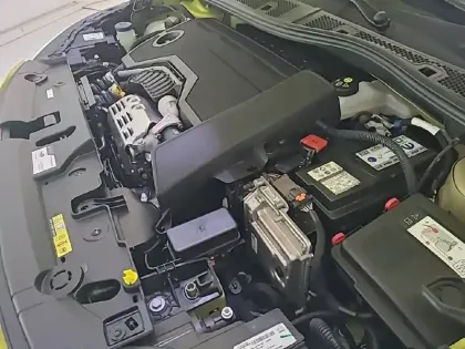 Photo 14 Peugeot 208  Hybrid 100 e-DCS6