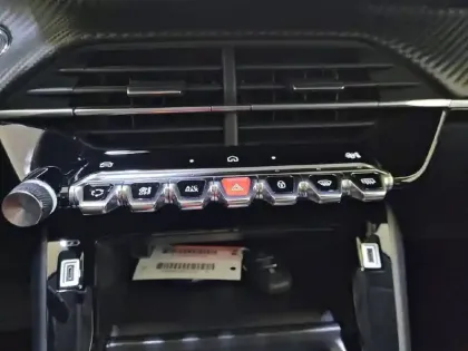 Photo 24 Peugeot 208  Hybrid 100 e-DCS6