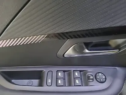 Photo 29 Peugeot 208  Hybrid 100 e-DCS6