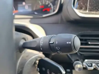 Photo 20 Peugeot 208  PureTech 100 S&S BVM6