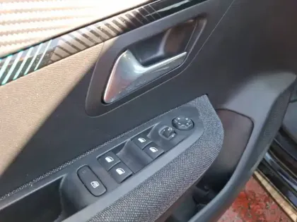 Photo 14 Peugeot 208  PureTech 100 S&S BVM6