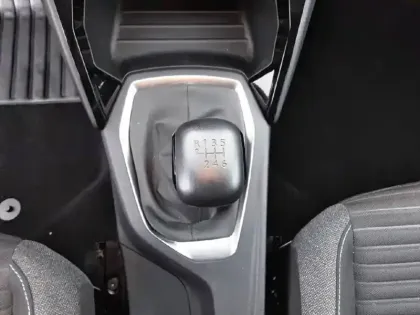 Photo 40 Peugeot 208  PureTech 100 S&S BVM6