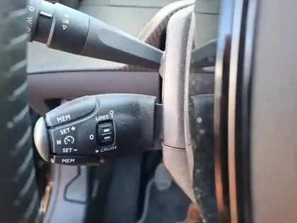 Photo 18 Peugeot 208  PureTech 100 S&S BVM6