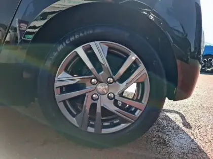 Photo 12 Peugeot 208  PureTech 100 S&S BVM6