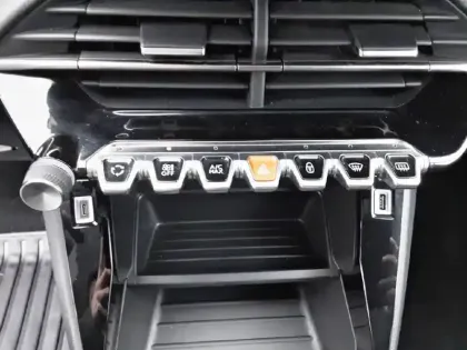 Photo 48 Peugeot 208  PureTech 100 S&S BVM6