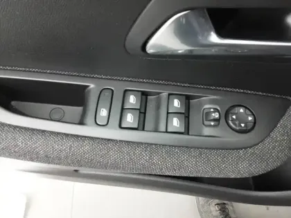 Photo 44 Peugeot 208  PureTech 100 S&S BVM6