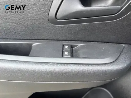 Photo 16 Peugeot 208  PureTech 75 S&S BVM5