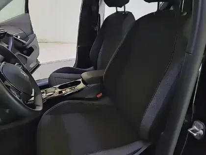 Photo 10 Peugeot 2008  PureTech 130 S&S EAT8