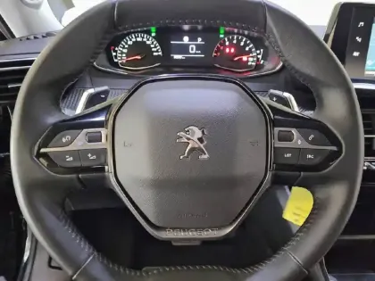 Photo 8 Peugeot 2008  PureTech 130 S&S EAT8